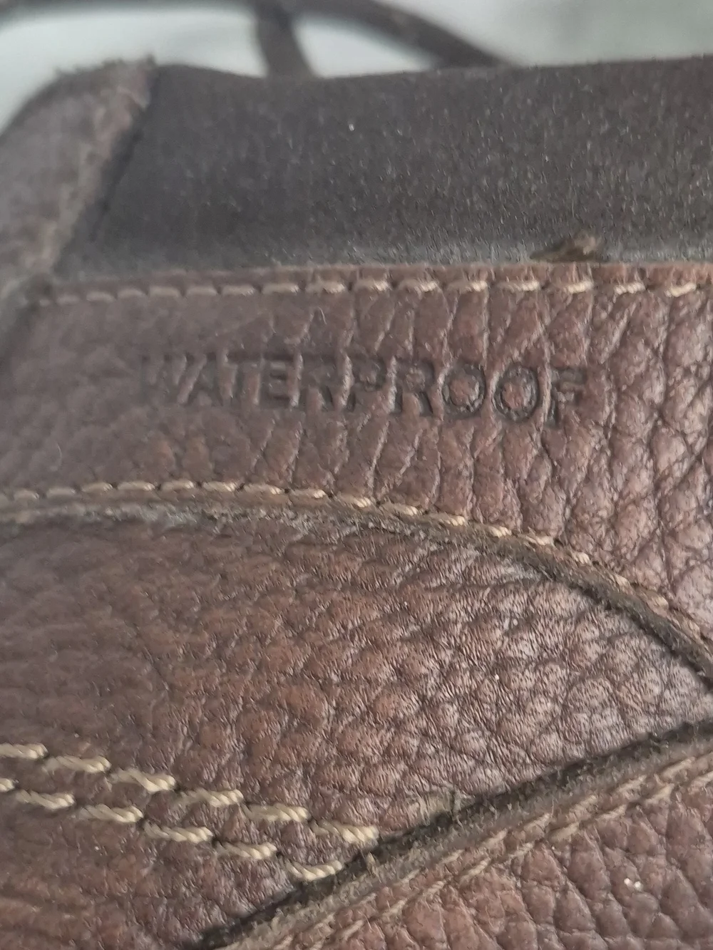 Clarks Mens Brown Leather Waterproof Sneaker Lace-Up Rubber Outsole Casual
